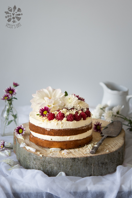 Berry Cake With White Chocolate Frosting
