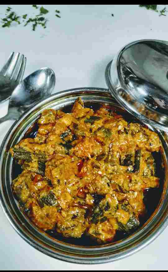 Bhindi masala (okra stir fry)
