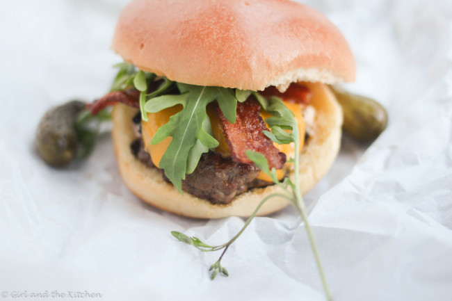 Cheesy and Spicy Stuffed Burger with Bacon and Arugula