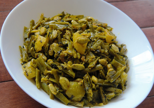 Chikkudukaya Menthikura Curry | Broadbeans And Fenugreek Leaves Curry