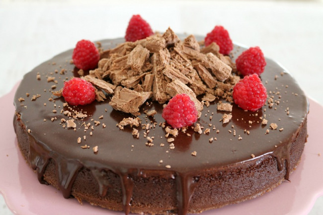 Super Easy 3 Ingredient Flourless Chocolate Cake With Chocolate Ganache