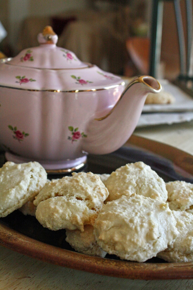 almond meringue tea cookies