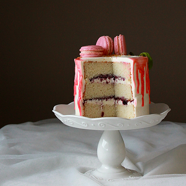Classic white cake with raspberry compote