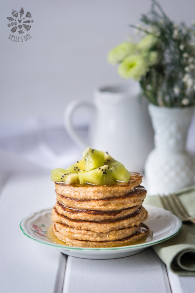 banana oat pancakes (vegan & gluten free)