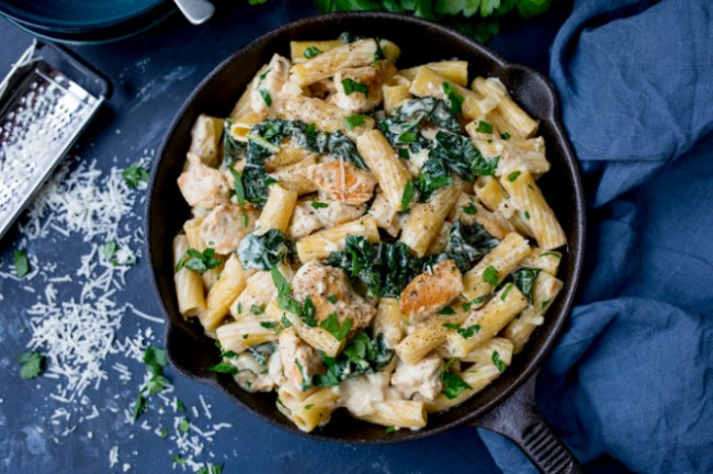 One Pot Rigatoni Alfredo with Chicken and Kale