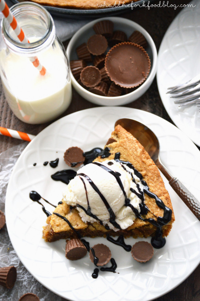 REESE’S PEANUT BUTTER CUP COOKIE PIE