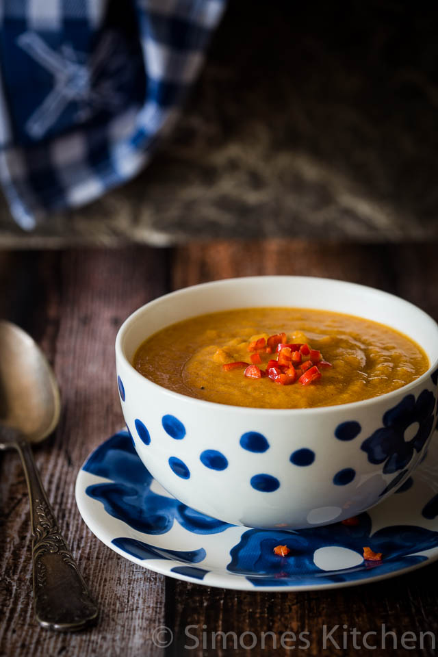 Spicy pumpkin soup with yoghurt