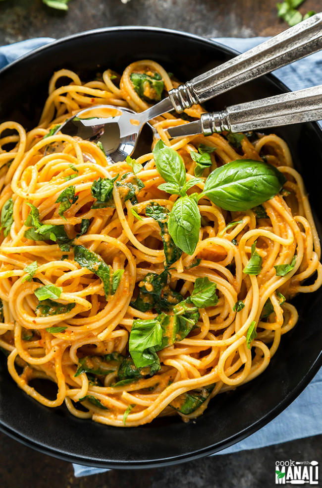 Roasted Red Pepper Pasta with Spinach