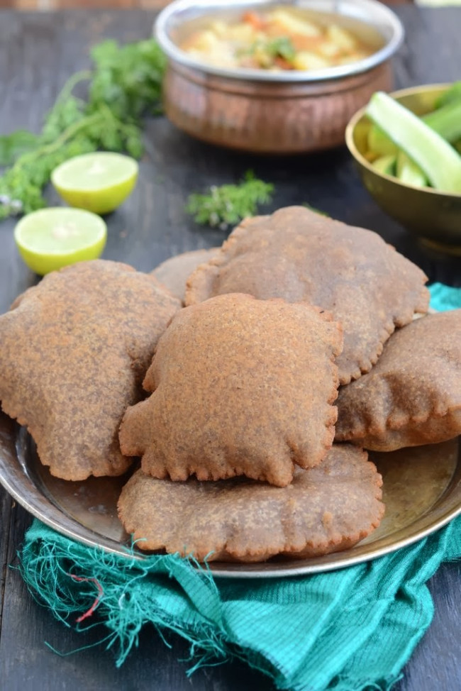 Singhade Ki Poori - Puffed Bread Made With Water Chestnut Flour