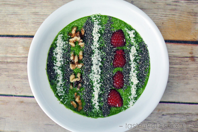 Easy 5-Minute Low Carb Smoothie Bowl