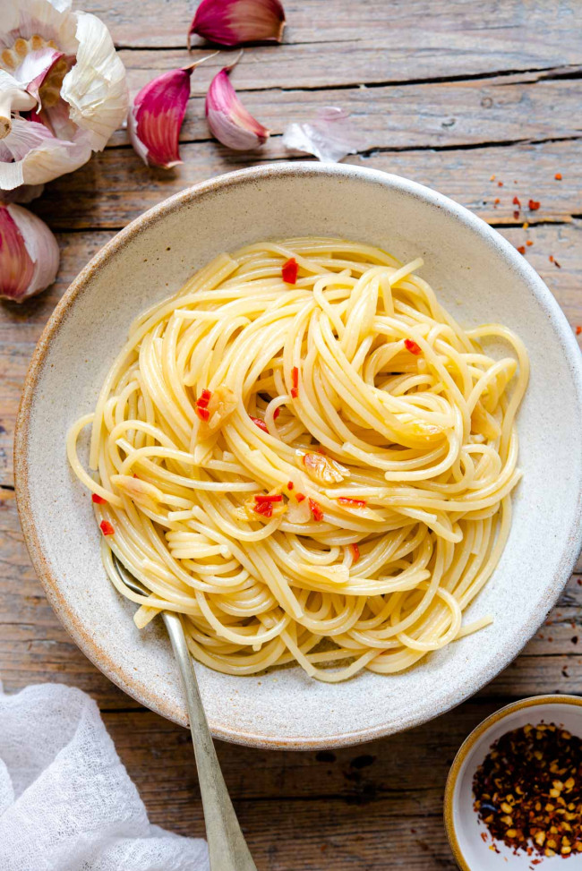 Spaghetti Aglio E Olio: Garlic & Oil Pasta
