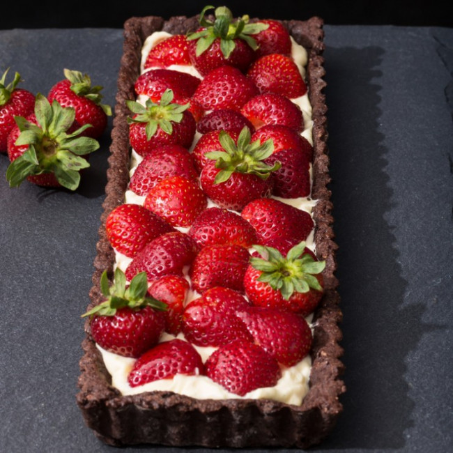 Strawberry Tart with Chocolate Crust