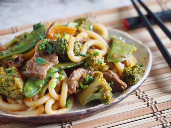 Stir fry with udon noodles, beef and vegetables