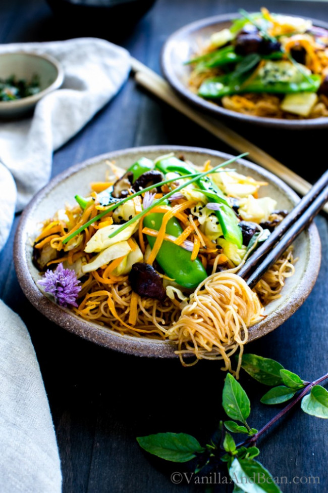 Thai Ginger And Garlic Noodle Bowl