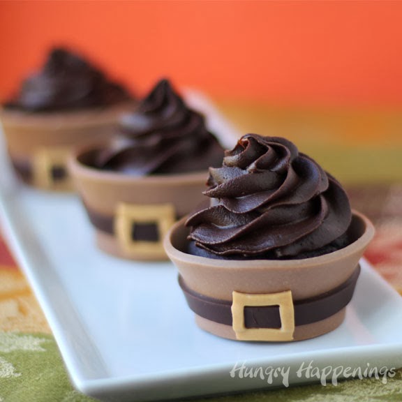 Thanksgiving Pilgrim Suit Cupcakes with Chocolate Cupcakes Wrappers
