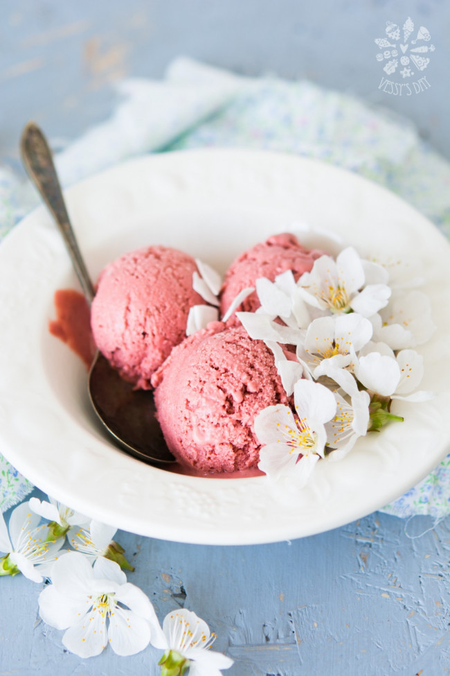 Healthy Strawberry Ice-cream (vegan & Gluten Free)