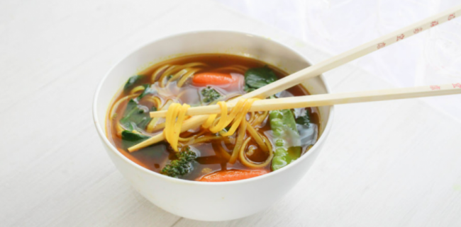quick & easy veggie broth & ramen noodle soup
