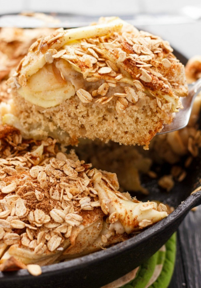 Skillet Apple Cake with Cinnamon Oat Topping