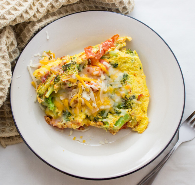 Broccoli and tomato omelette | savorytooth.com