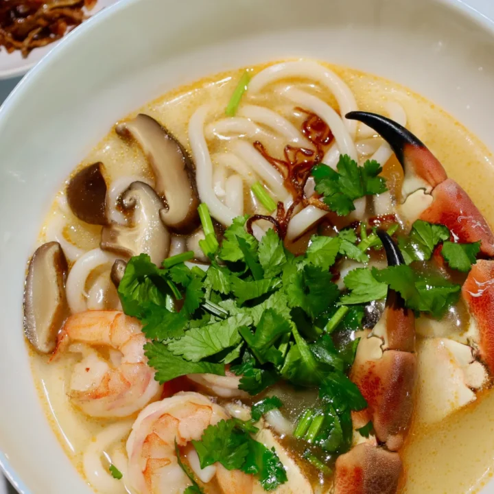 Vietnamese Shrimp and Crab Thick Noodle (Bánh Canh Tôm Cua)