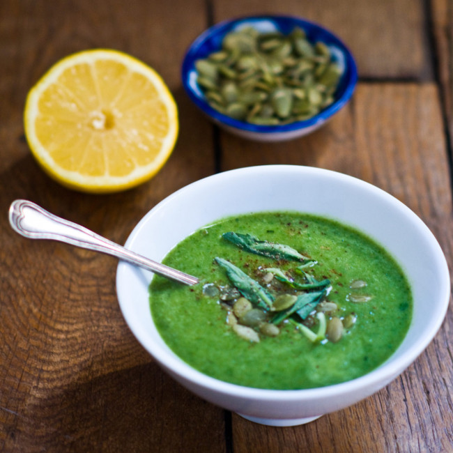 Vibrant Broccoli, Spinach and Mint Soup - la petite poire