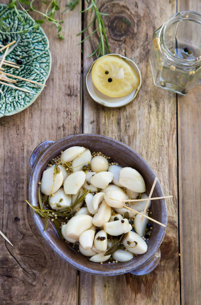HOW TO PICKLE GARLIC