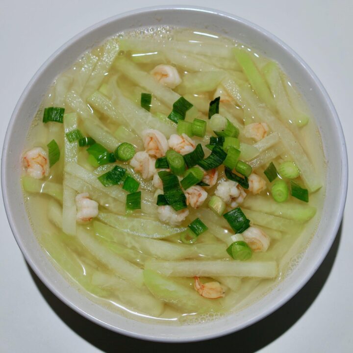 kohlrabi soup with shrimp