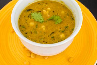 Chanya Ros or Yellow Dry Peas Curry