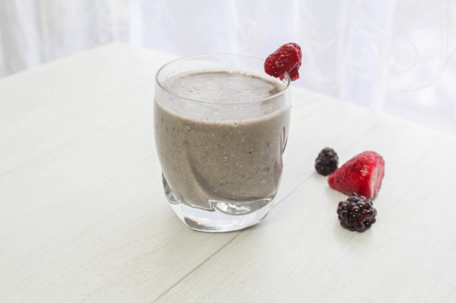 4 Superfood Breakfast Smoothies to Start Your Day on a Healthy Note!