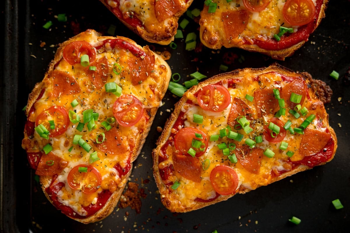 Easy Pizza Toasts