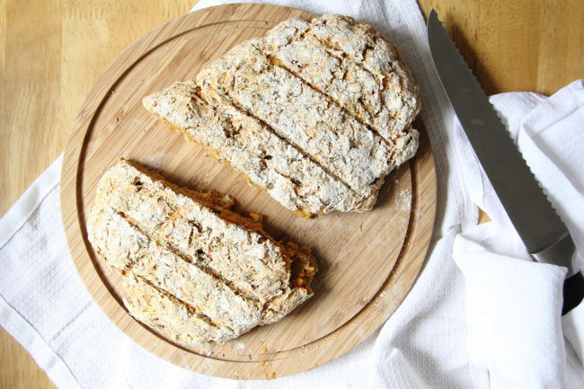 no-knead bread with sweet potato and pine nuts - vegan recipe