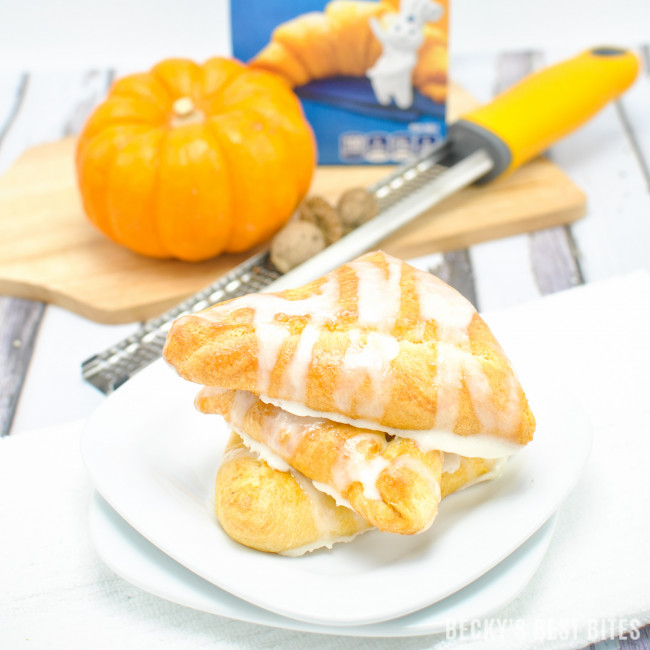 Creamy Baked Pumpkin Pie Empanadas | beckysbestbites.com