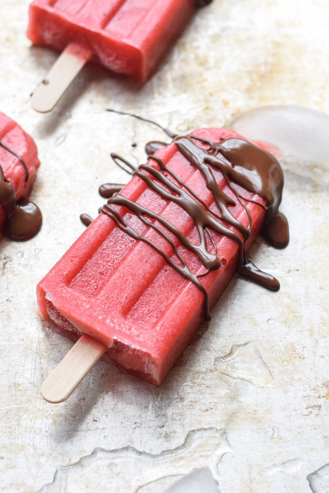 Strawberry Popsicles with Chocolate Drizzle