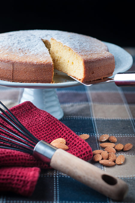 Simple Almond Cake Recipe