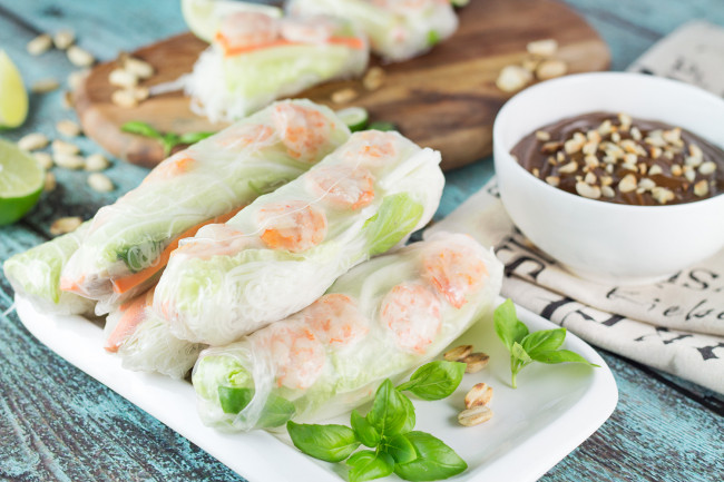 Non-fried Vietnamese Spring Rolls -goi Cuon - With Shrimp & Pork