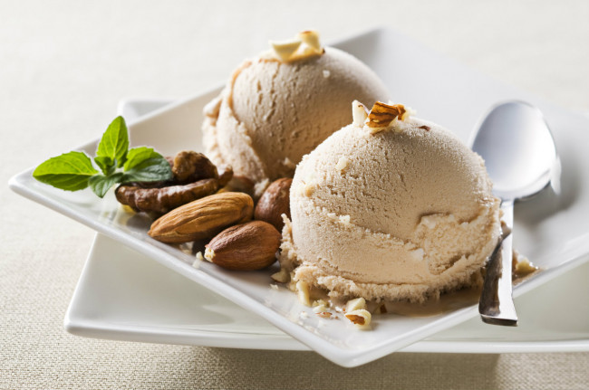 Hazelnut Ice Cream - All Recipes Blog