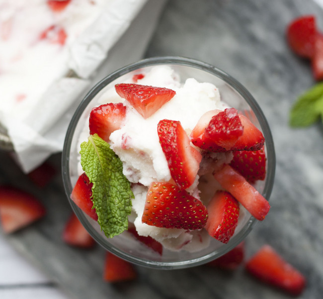 easy homemade strawberry ice cream