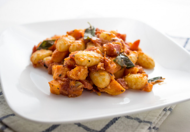 Sweet potato gnocchi with garlic tomato sauce | savorytooth.com
