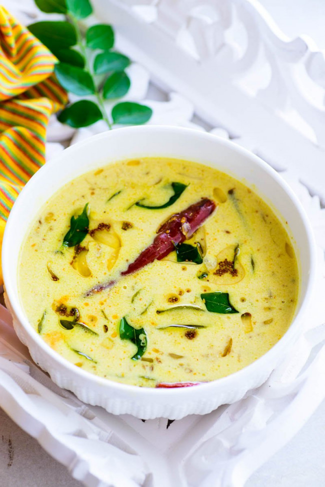 Moru Curry / Kerala Style Seasoned Buttermilk Curry | Onam Sadya Recipe