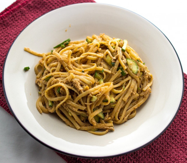 Spicy peanut noodles with shredded chicken | savorytooth.com
