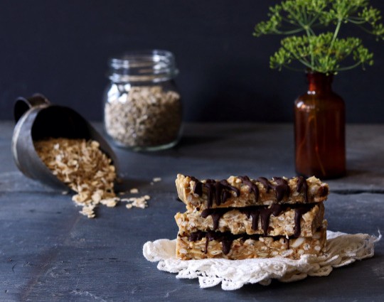 Granola Bars With Chocolate Drizzle – Vegan And Refined Sugar-free