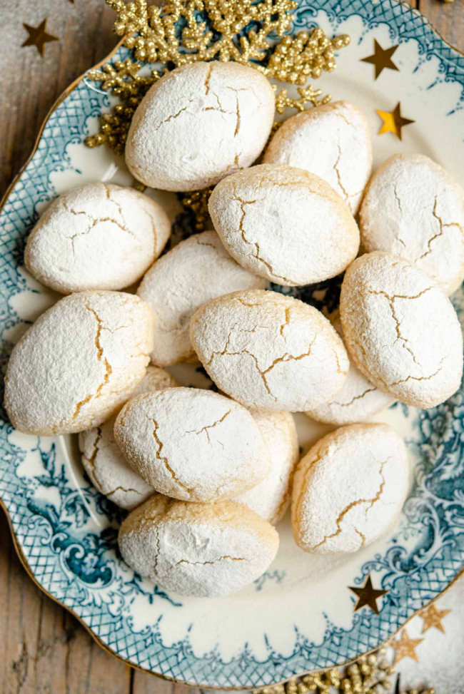 Italian Almond Cookies (ricciarelli)
