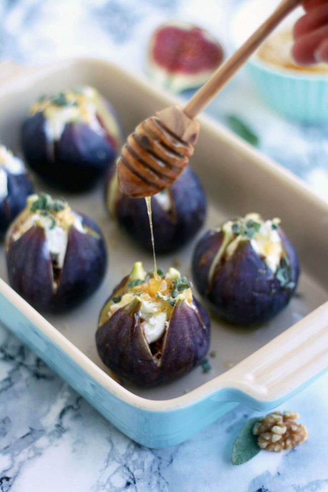 Baked Figs with Goat Cheese 