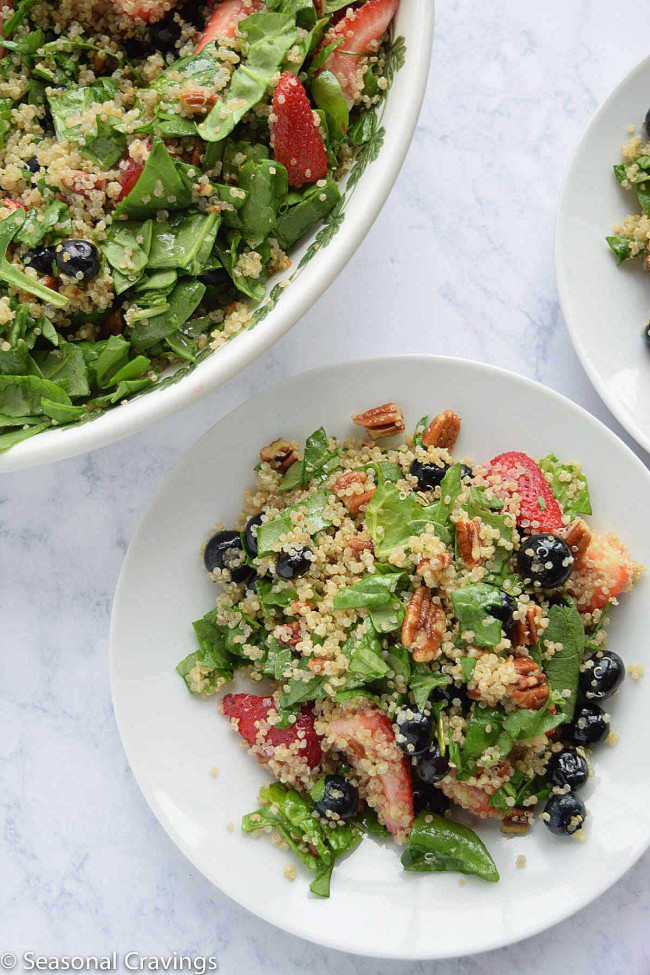 Quinoa Salad with Spinach and Berries