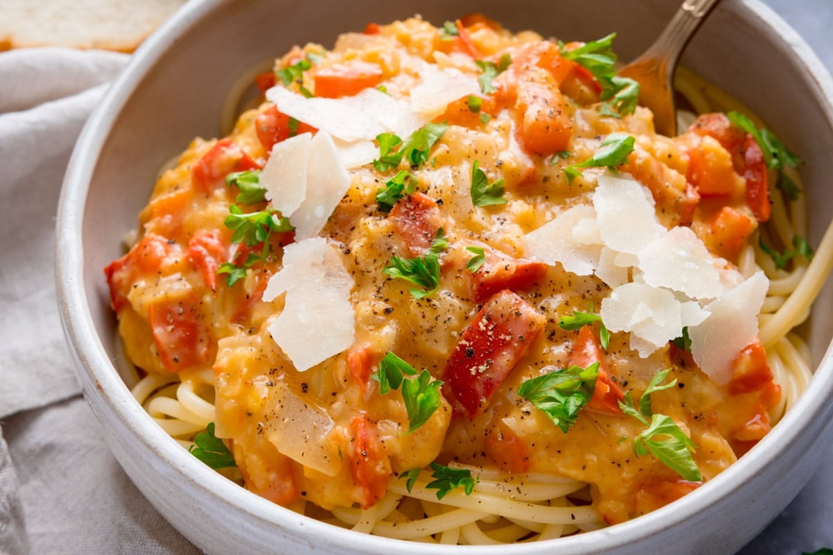 Lentil and red pepper sauce
