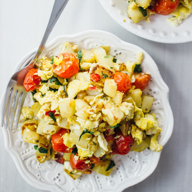 Spicy potato hash with jalapenos and garlic