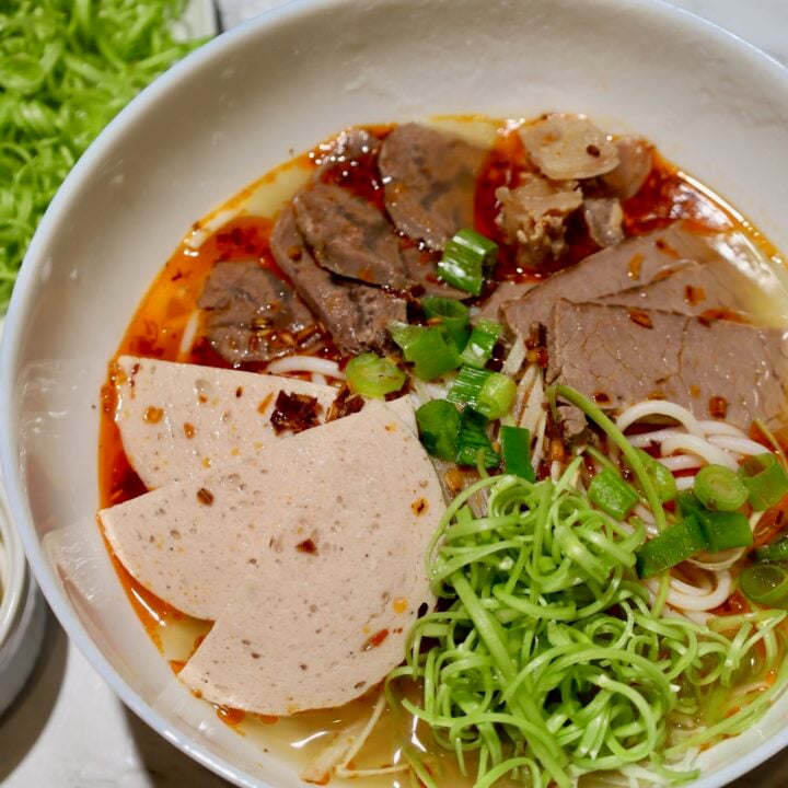 Bun Bo Hue Recipe (Vietnamese Beef and Vermicelli Noodle)