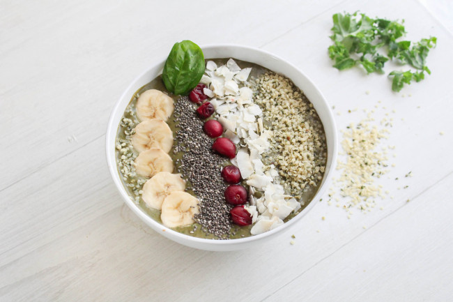 Chocolate Smoothie Bowl With Energizing Superfoods