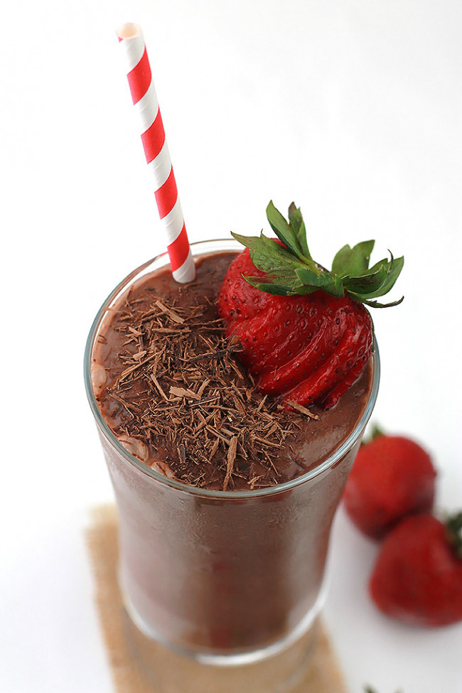 Strawberry & Chocolate Chia Smoothie