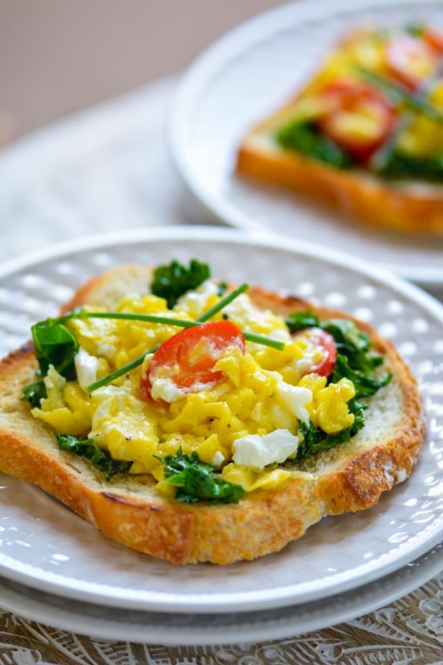 Scrambled Eggs with Goat Cheese and Kale Recipe